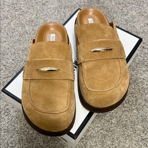 Steve Madden Gold Accent Tan Loafers